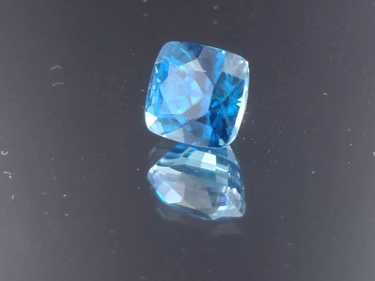 Main stone. Циркон. Zircon. Inclusions Zircon Halo in Gemstones.
