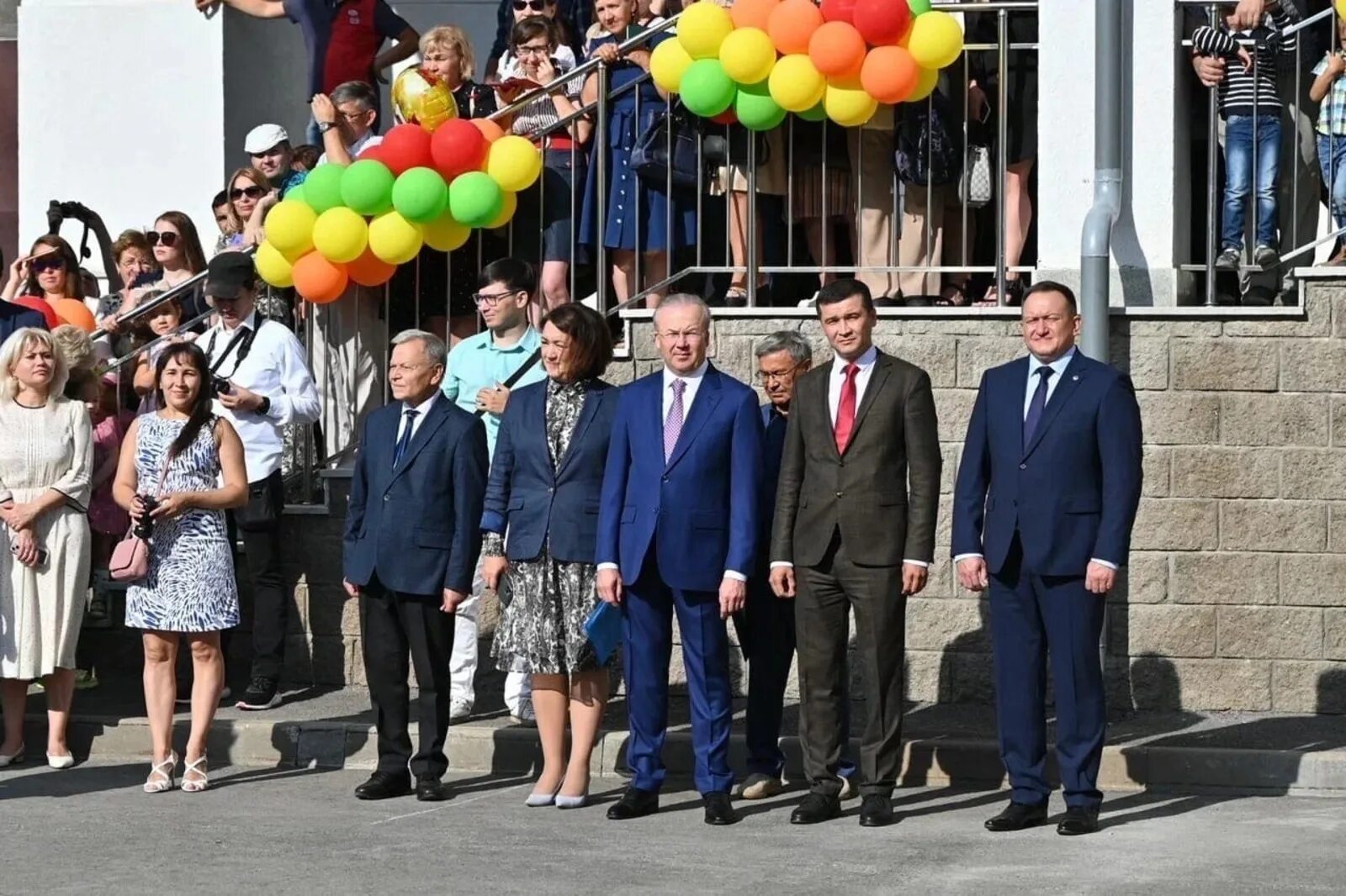 Сегодня открытие школы. Открытие новой школы. Открытие школ в Таджикистане. Школы Уфы. Самая большая школа в Башкирии.