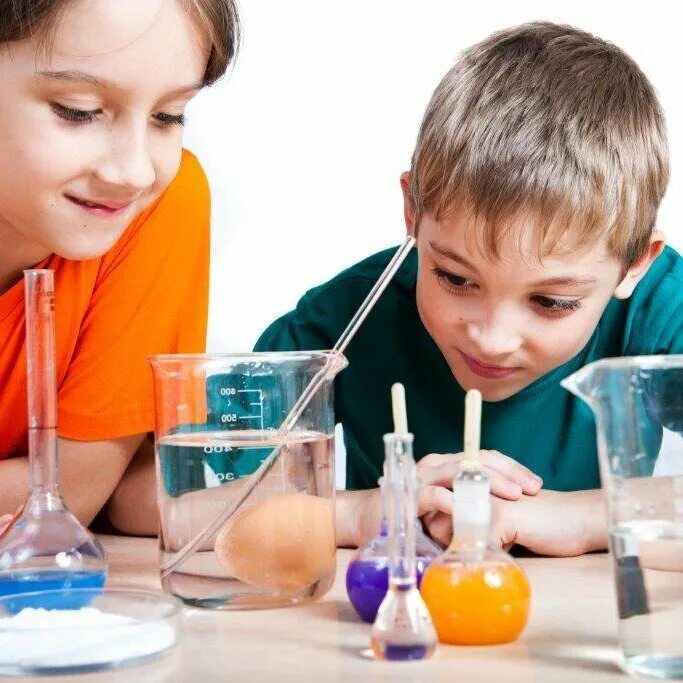 Детские эксперименты. Опыты для детей. Дети проводят опыты. Лаборатория для детей.