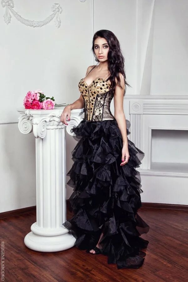 Роскошные платья. Взять в аренду платье. Красное свадебное платье. Шикарные вечерние платья. Вечерние платья взять напрокат.