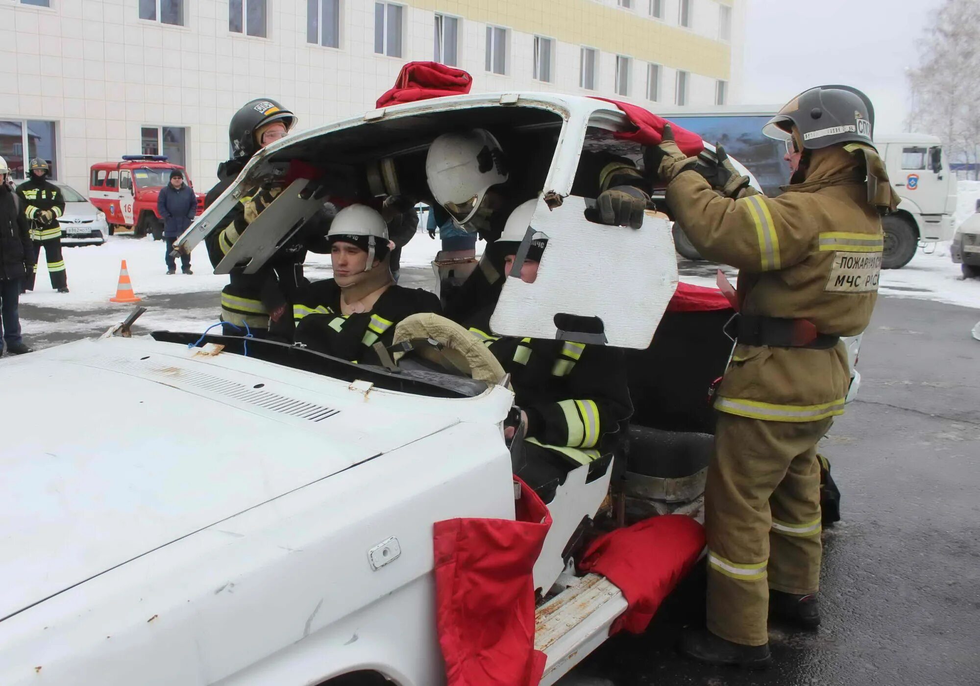 Проведения аварийно спасательных работ на транспорте. Аварийно-спасательные работы. Спасательные работы на транспорте. Спасательные работы по ЧС. АСР при ликвидации ДТП МЧС.