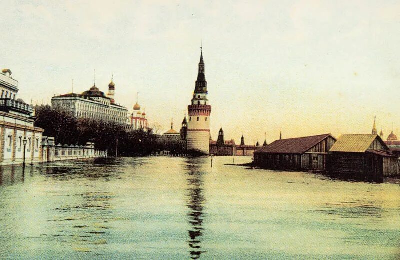 Москва река 1908. Московское наводнение 1908. Наводнения в москве история. Потоп в москве 18 век. Наводнение неглинная 1965.