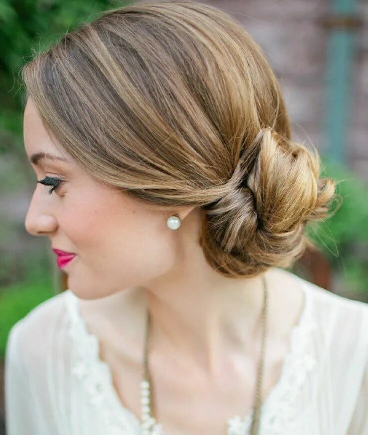 вечерние прически в греческом стиле. причёски прикрывающие уши. прическа сэс закрытыми ушами. прически закрывающие уши. прическа хвост с челкой.