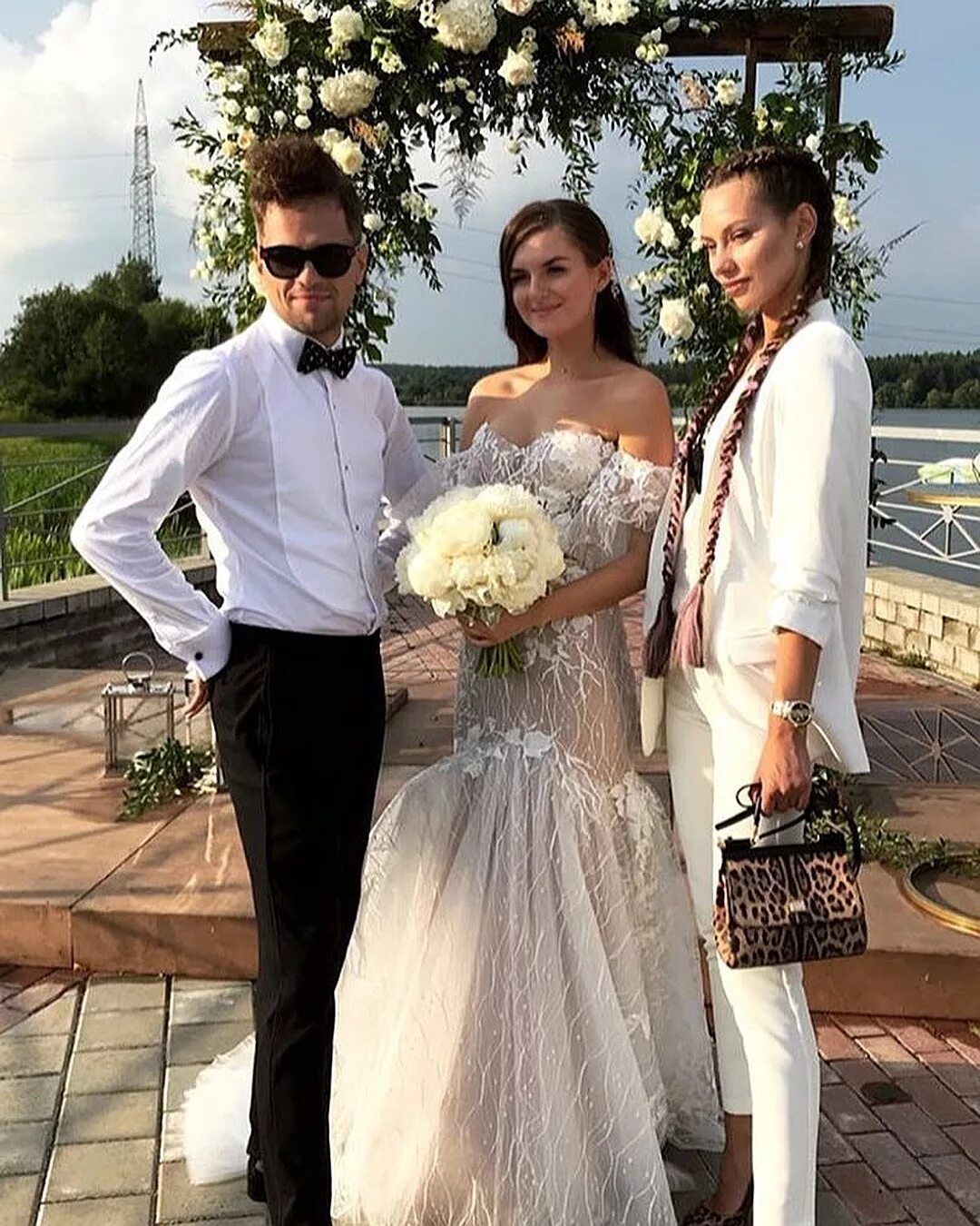 У олега есть девушка