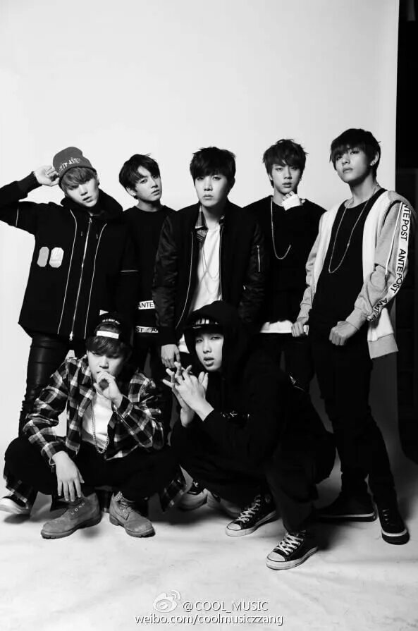 Бтс чб. Bts черный. Бтс черно. Бтс участники черно белые. Bts шуга черно белое.