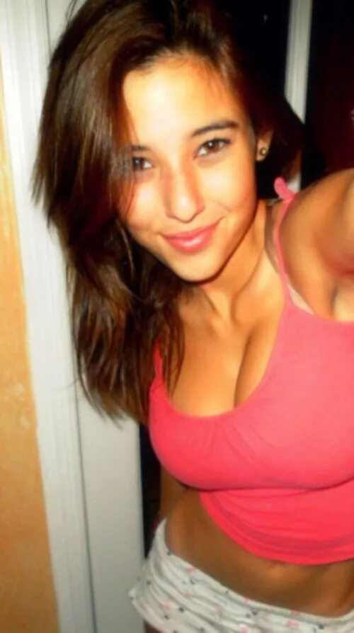 Pic girl forum. Энджи Варона 14. Энджи Варона в 16 лет. Angie Varona 2007. Энджи Варона селфи.