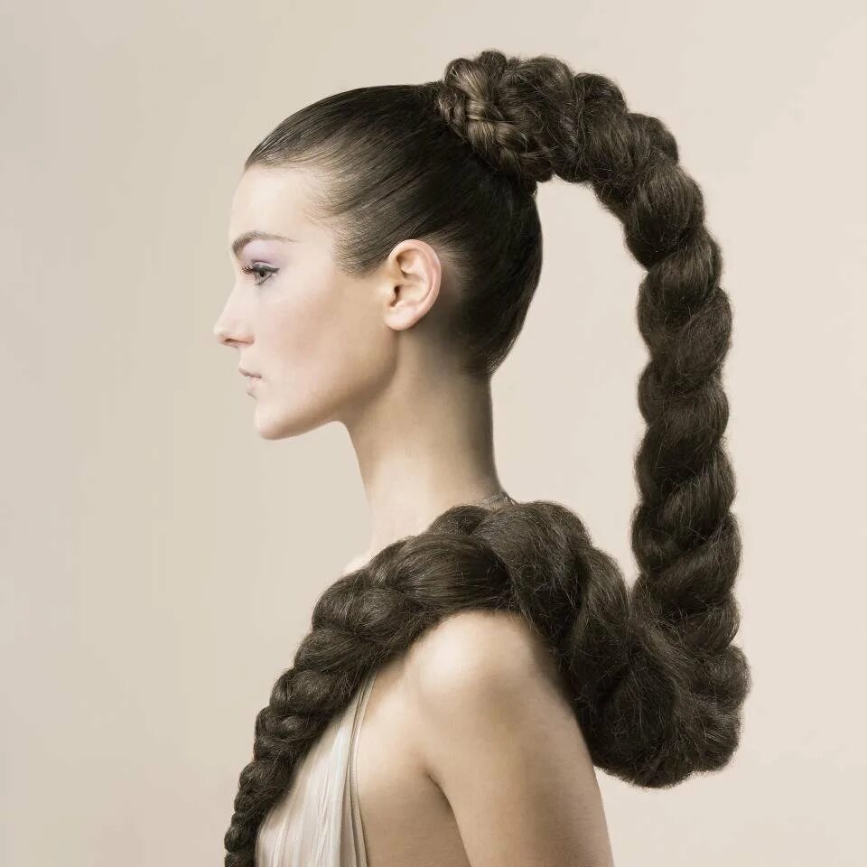 Волосы фотосессия. Хвост сбоку прическа. Оригинальная длинные волосы. Необычные фотосессии. Прическа хвостик.