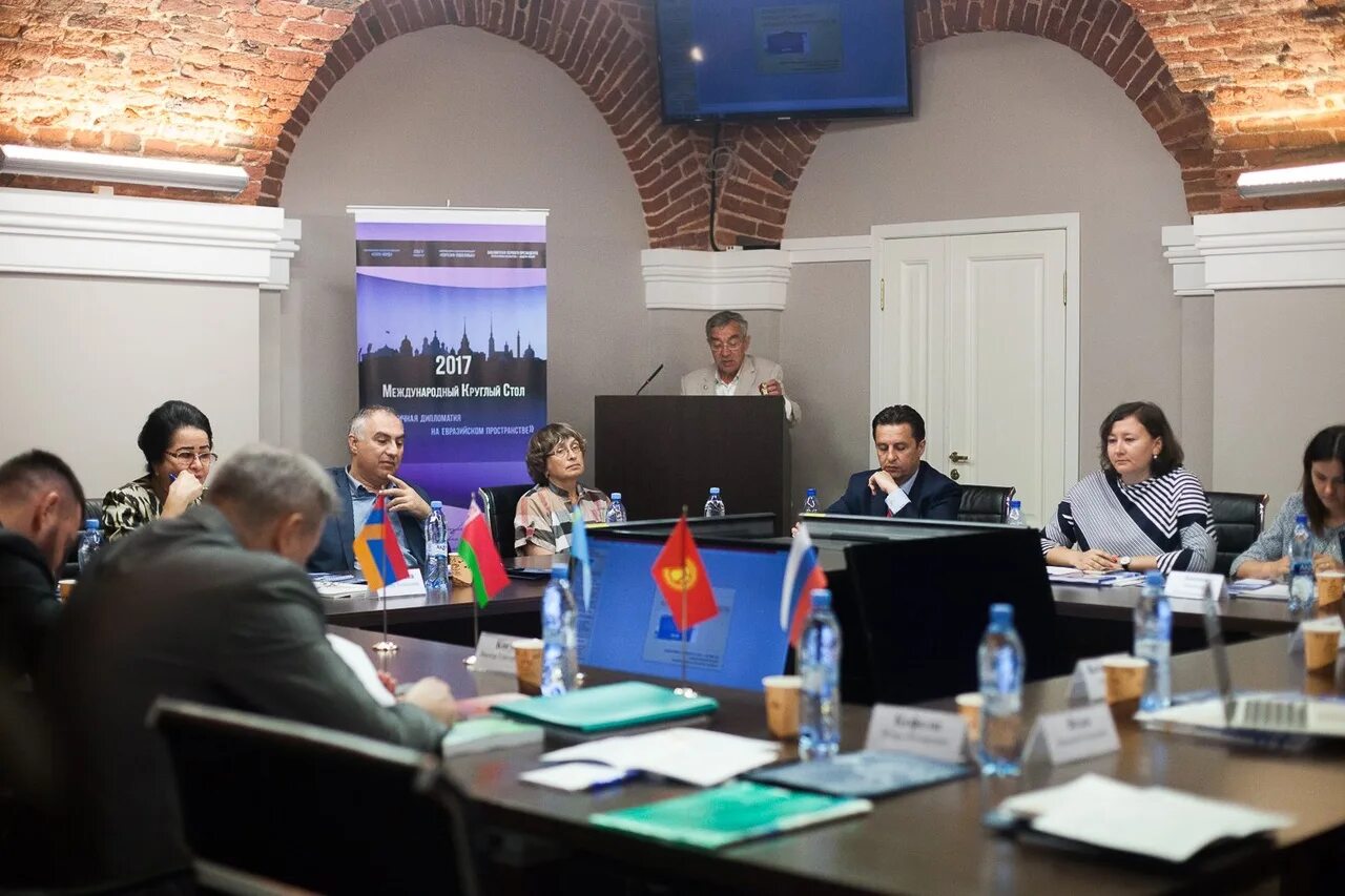 Общественная дипломатия презентация. Общественная дипломатия. Публичная дипломатия. Публичная дипломатия. Что такое общая дипломатия.