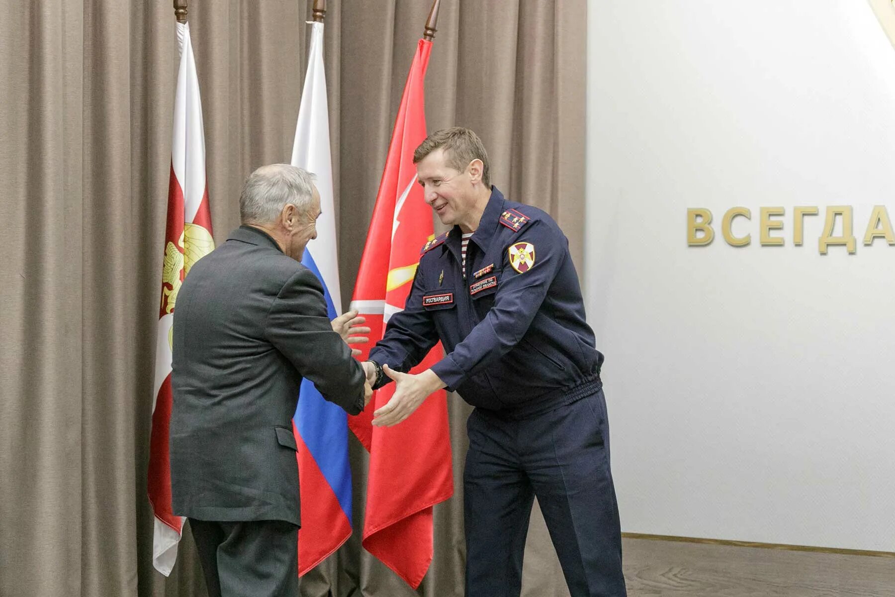 Награждение сотрудников. Награды Росгвардии. Дюмин награждает туляков. Награждение 28 октября.