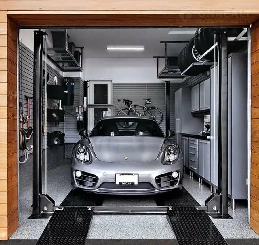 Маленькие машины в гараже. Красивый гараж. Автомобильный гараж. Интерьер гаража. Гараж для автомобиля.