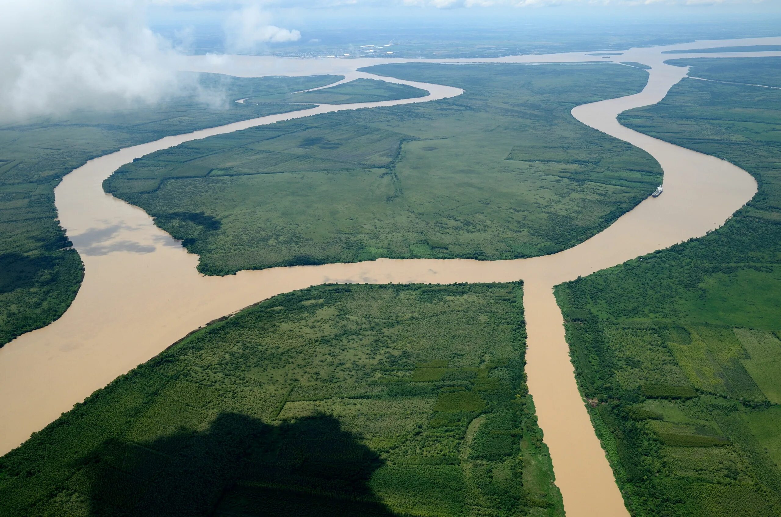 Так начинает волга самая большая река. Эстуарий реки Парана. Миссисипи Амазонка Парана. Река ла-плата-Парана. Дельта реки Парана.