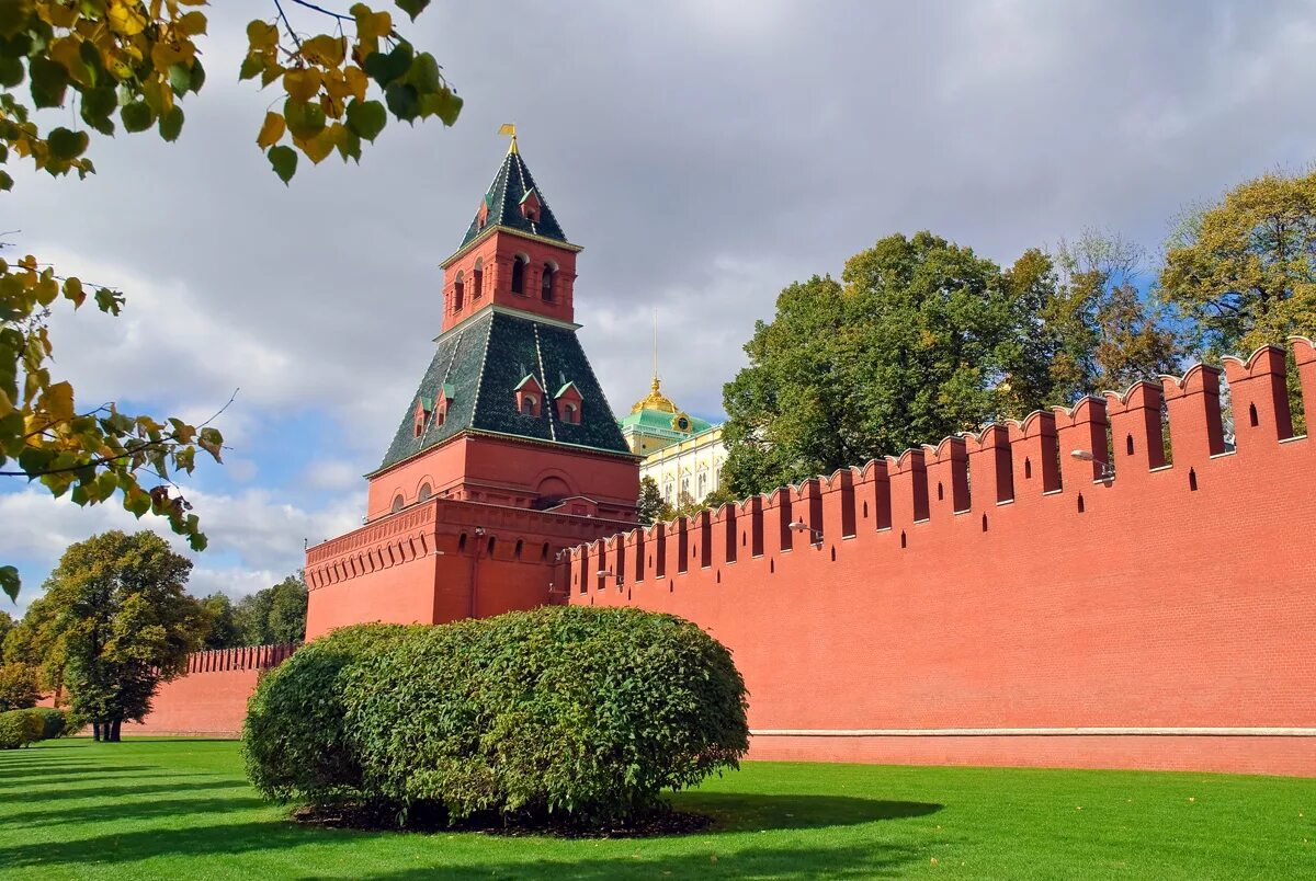 Тайницкая башня Кремля Москва. Тайницкая башня Московского Кремля реконструкция. Московского Кремля – Тайницкая. Стены московскогткремля. Кремлевские стены и башни