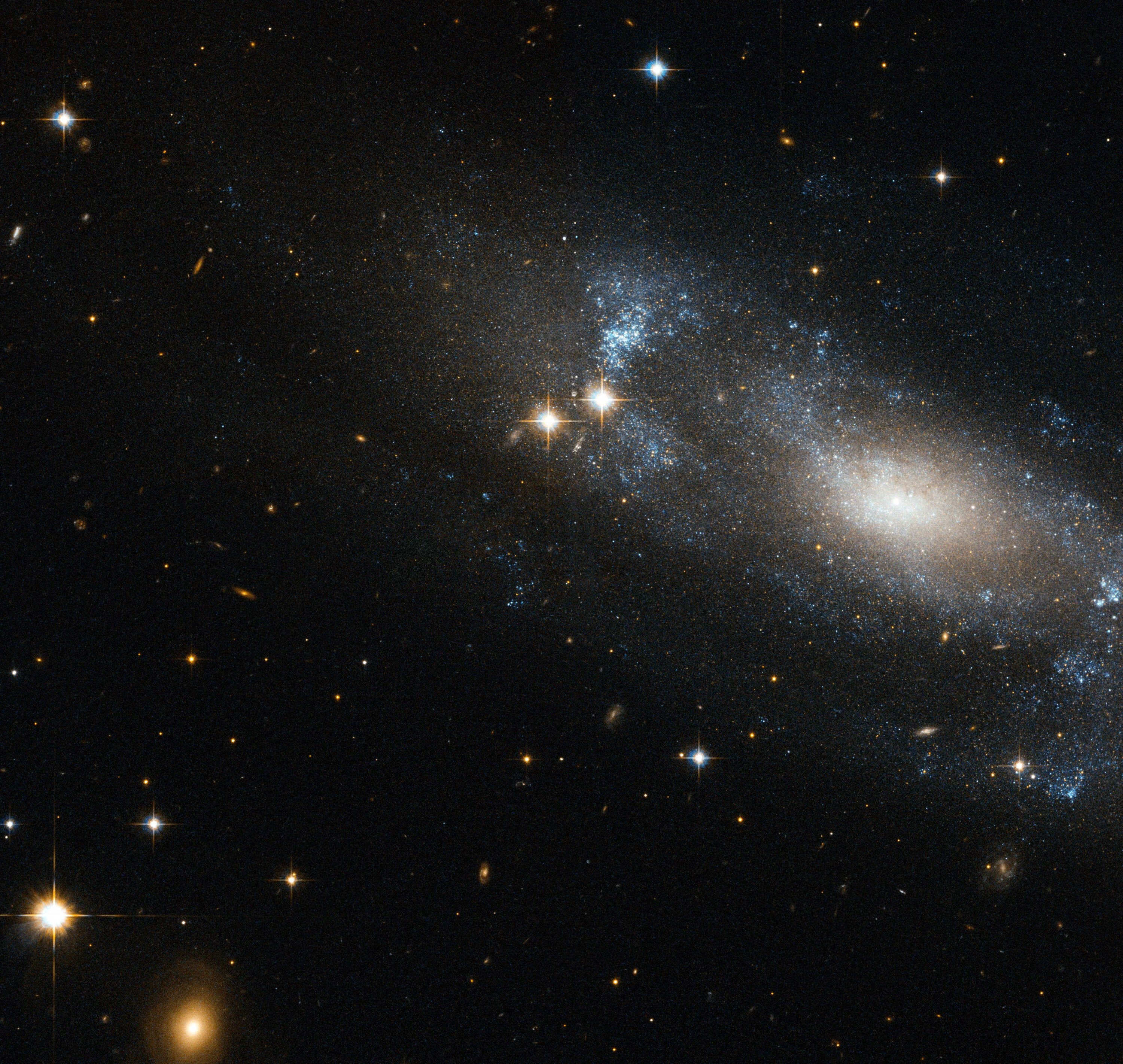 Какой настоящий космос. Галактика NGC-5010. Космос настоящий. Настоящие снимки космоса. Космос фотографии настоящие.