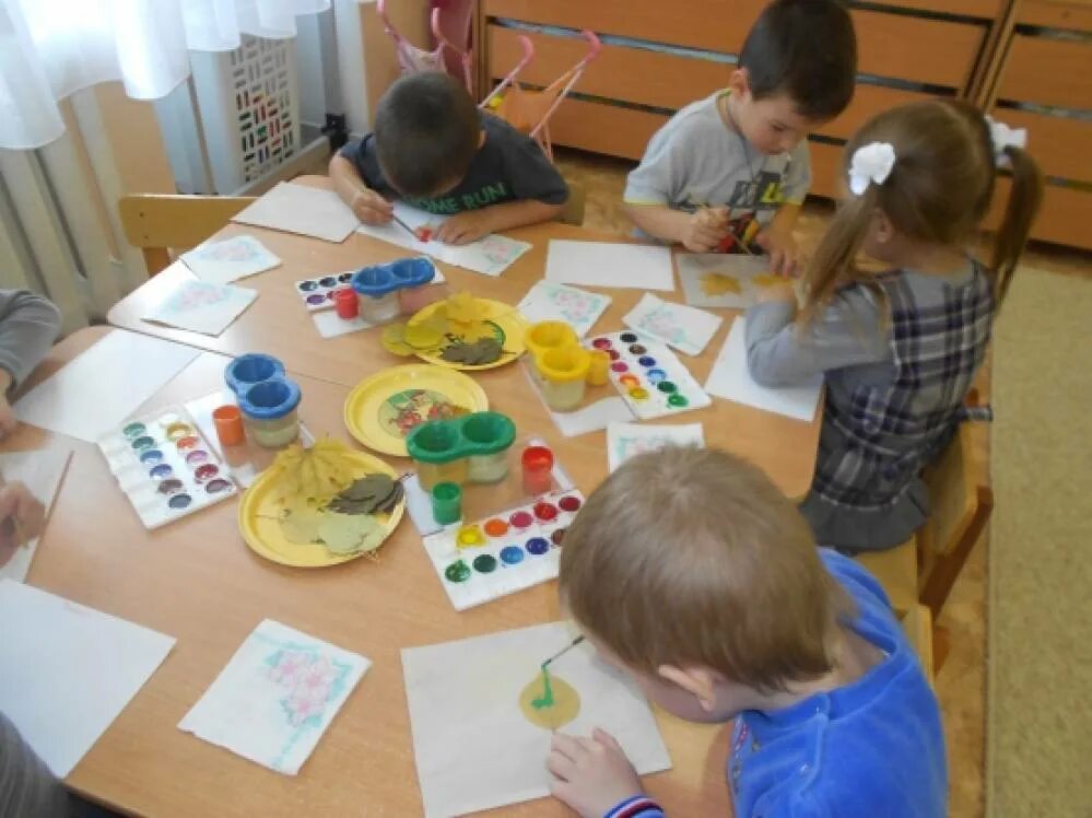 Занятие по изо в младшей группе. Рисование в детском саду. Рисование в ДОУ. Занятие в детском саду рисование. Занятие по рисованию в ДОУ.