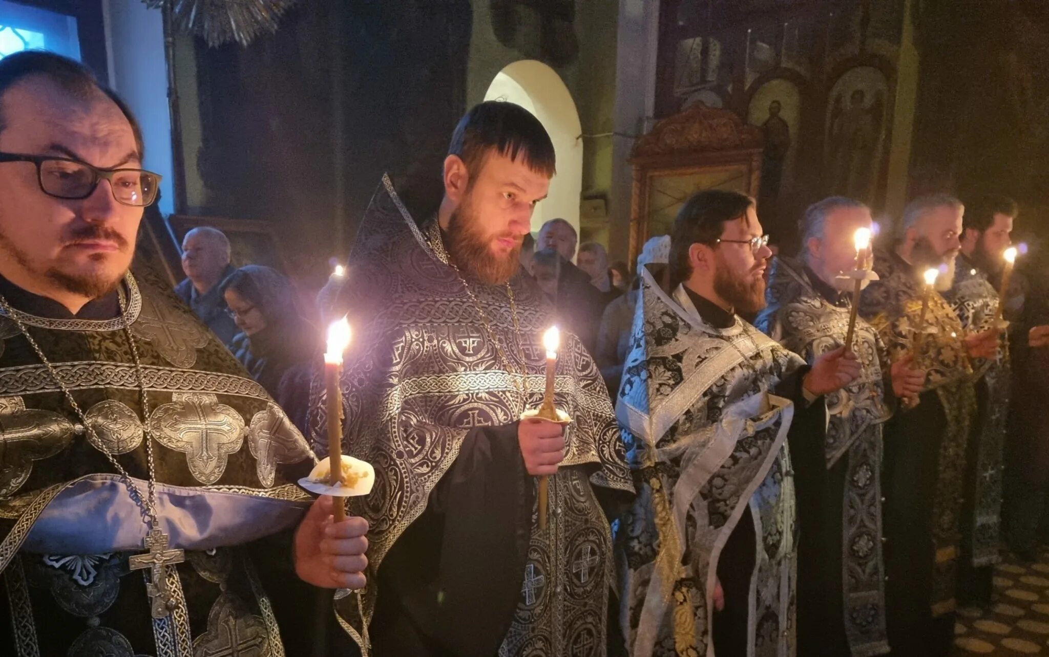 Храм ольги в солнцево. Храм св. Службы храм ольги. Храмы юго востока украины. Иерей в храме на богослужении.