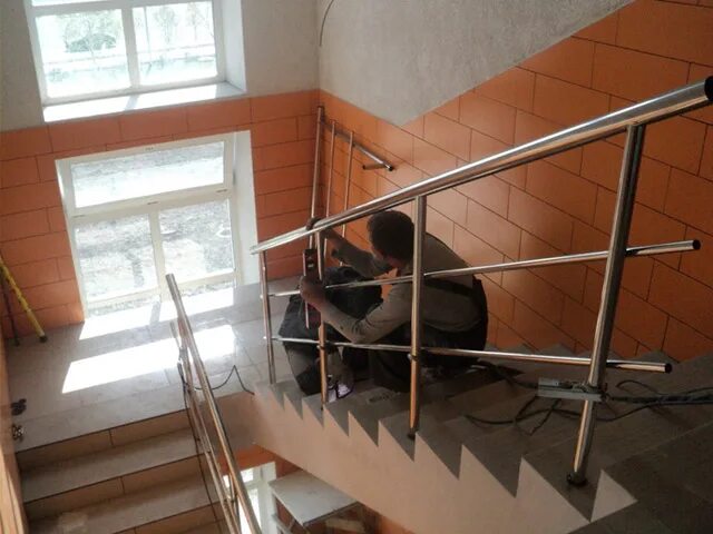 таблица о запрете курения в подъездах жилых домов. курение на лестничных клетках. курение на лестничных клетках. курит в подъезде. пожалуйста не курите на лестничной клетке.