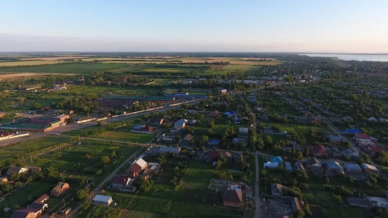 Крым поселок октябрьское. Село Красногвардейское Адыгея. Ставропольский край Красногвардейский район с. Красногвардейское. Республика Адыгея Красногвардейский район. Село Красногвардейского Ставропольского края с птичьего полета.