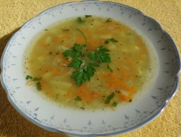 Суп с рисом. Куриный суп с рисом. Суп с рисом и картофелем. Рисовый суп на курином бульоне.