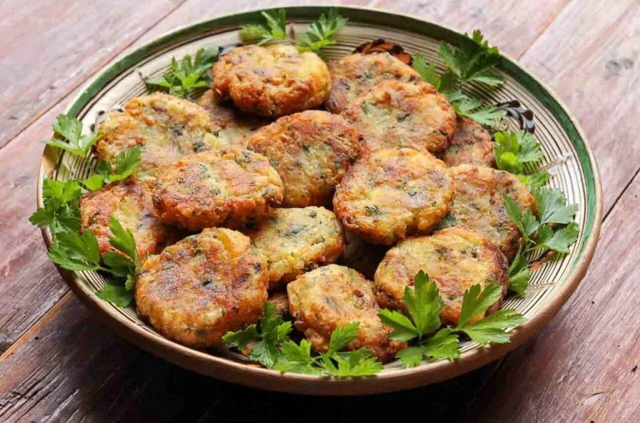 Aloo Tikki. Вкусные блюда. Вторые блюда. Вторые блюда на скорую руку. Котлеты из фарша с луком картошкой