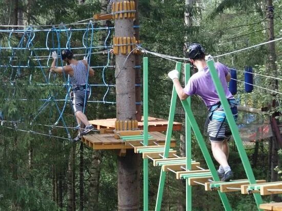 спортивно туристическая полоса препятствий. веревочный парк сергиев посад. туристическая полоса препятствий. веревочные соревнования. парк приключений хотьково.