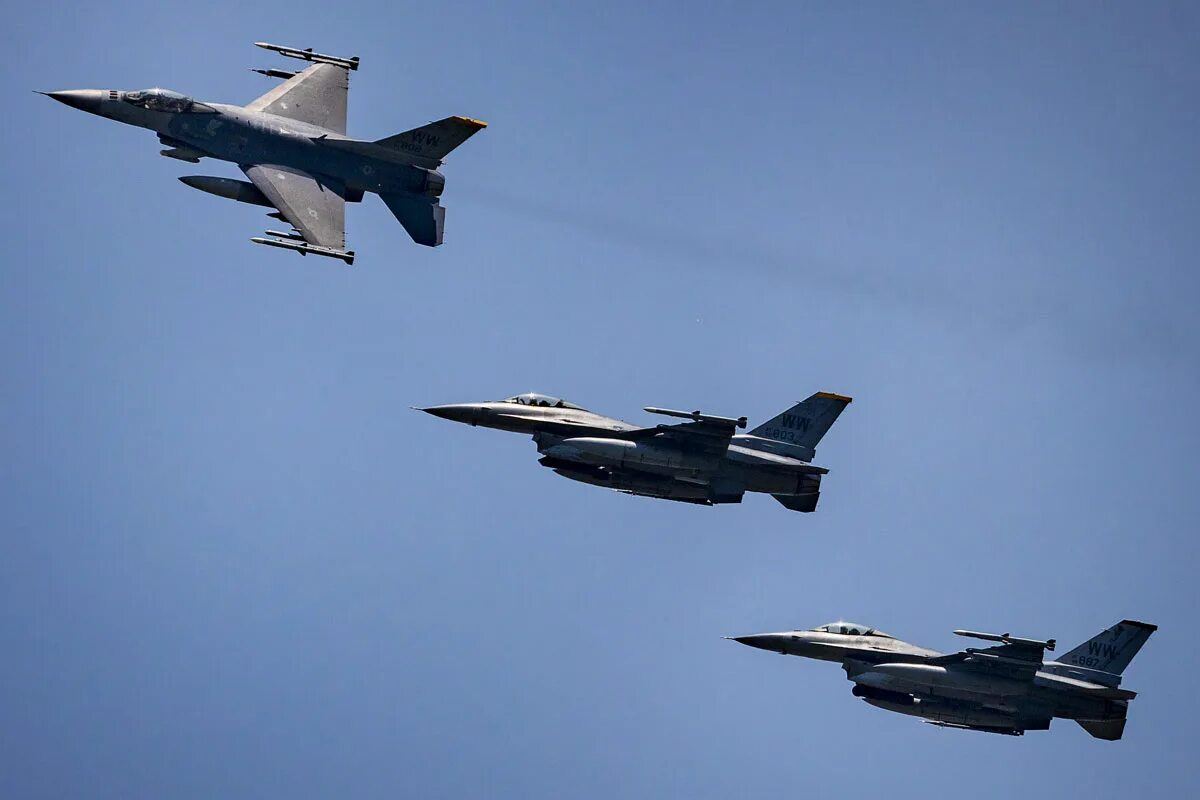 F16 новости. F-16 navy. F-16 ввс сша. Самолет f-16a fighting falcon. F16 новости.