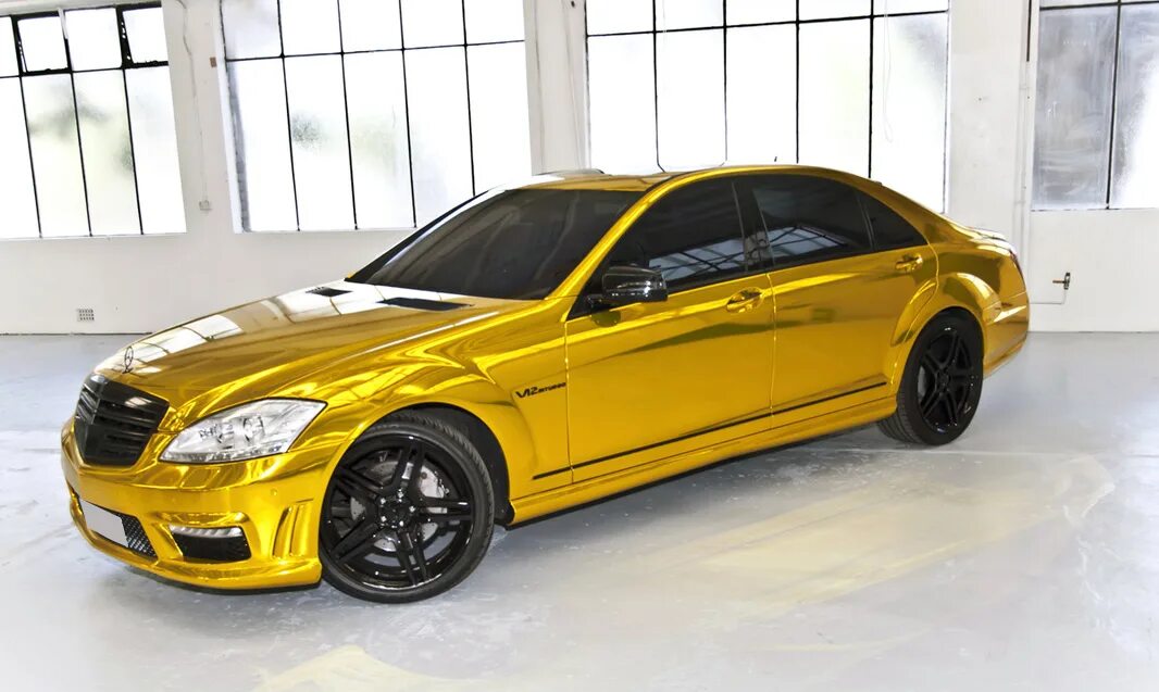 Gold машины. Mercedes AMG c63 золотой. Mercedes Benz w212 золотой. Желтый Мерседес 212. Мерседес w221 золотой.