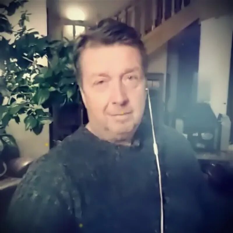 Вознесенский не исчезай. Не исчезай евтушенко стих. Вознесенский не исчезай. Вознесенский не исчезай. Старый новый год вознесенский.