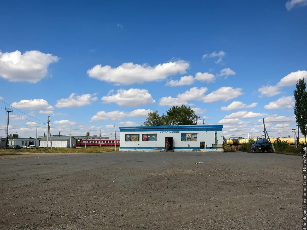 В романовке саратовская область на неделю. Поселок Мокроус Саратовская область. Поселок городского типа Мокроус. Мокроус автостанция. Вокзал Романовка.