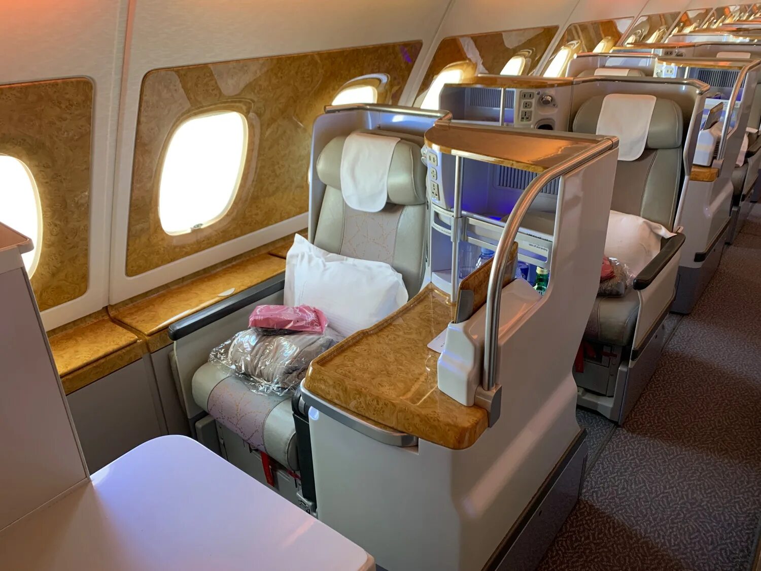 Boeing 737 бизнес класс Эмирейтс