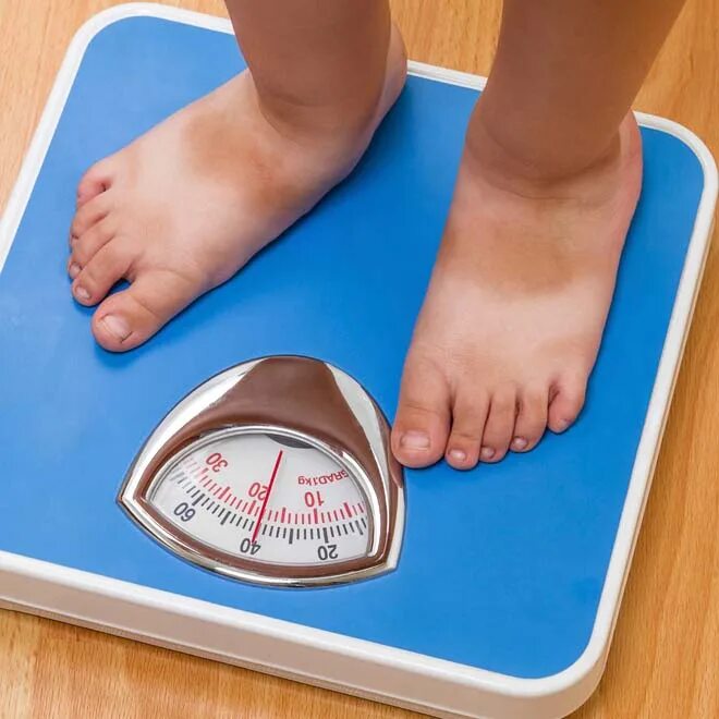 вес новорожденного ребенка. весы. анорексия до и после похудения. мелкий вес. девушки весом 45 кг.