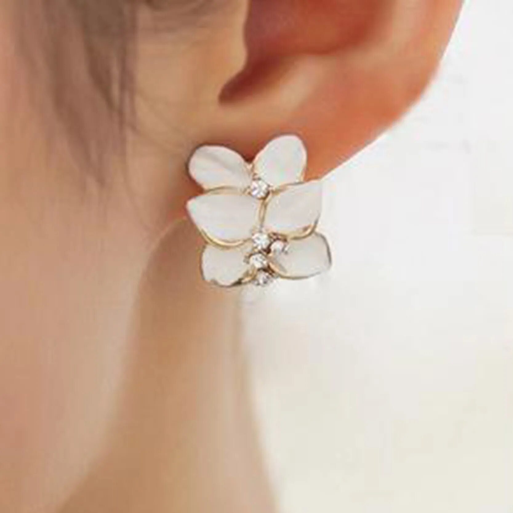Серьги в форме цветка. Серьги цветы серебро. Серьги цветочки. Красивые женские серьги. Красивые серьги.