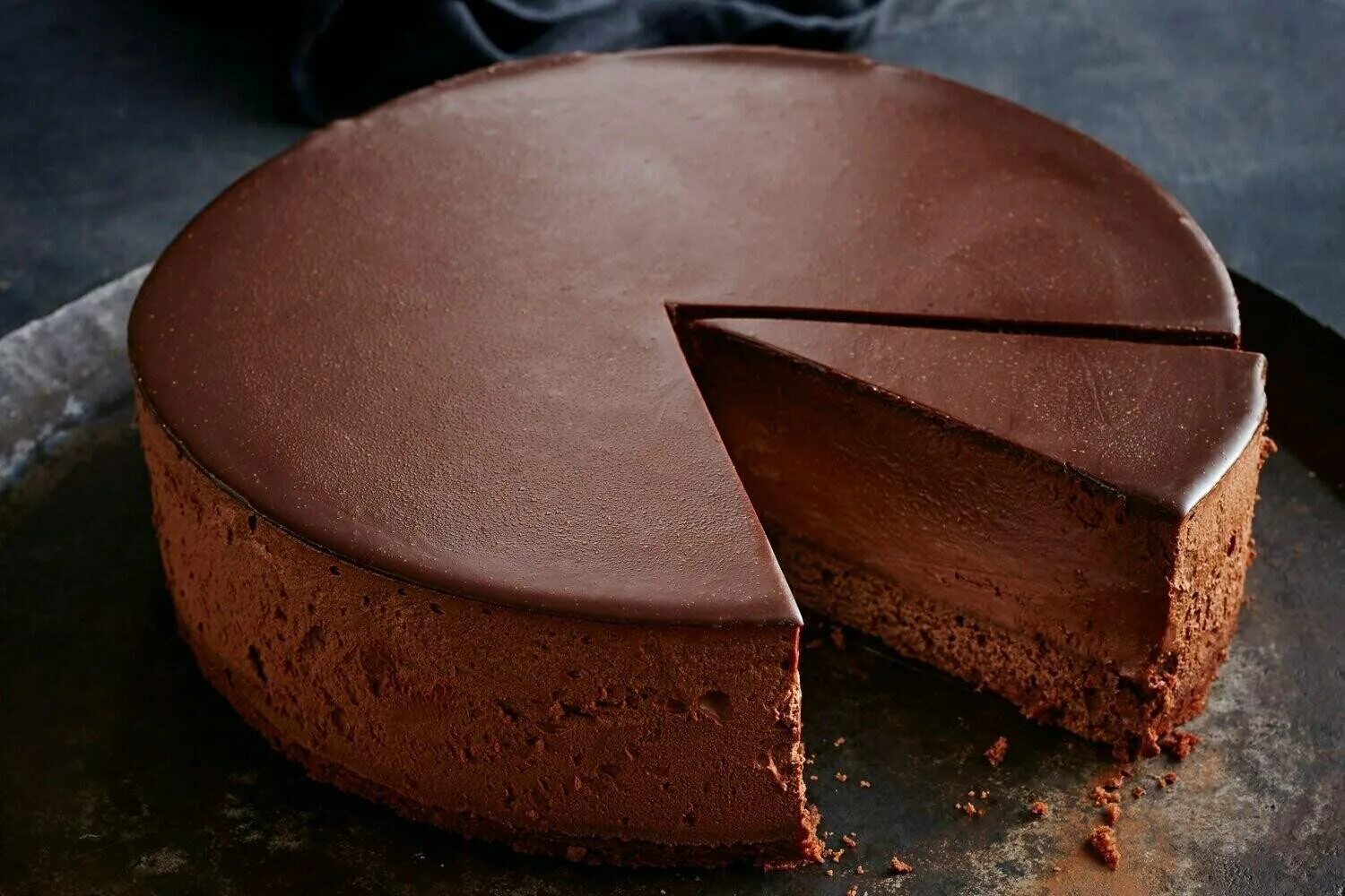 Муссовый торт шоколад. Муссовый торт три шоколада. Муссовый торт Брауни. Торт три шоколада муссовый торт. Основа глазури