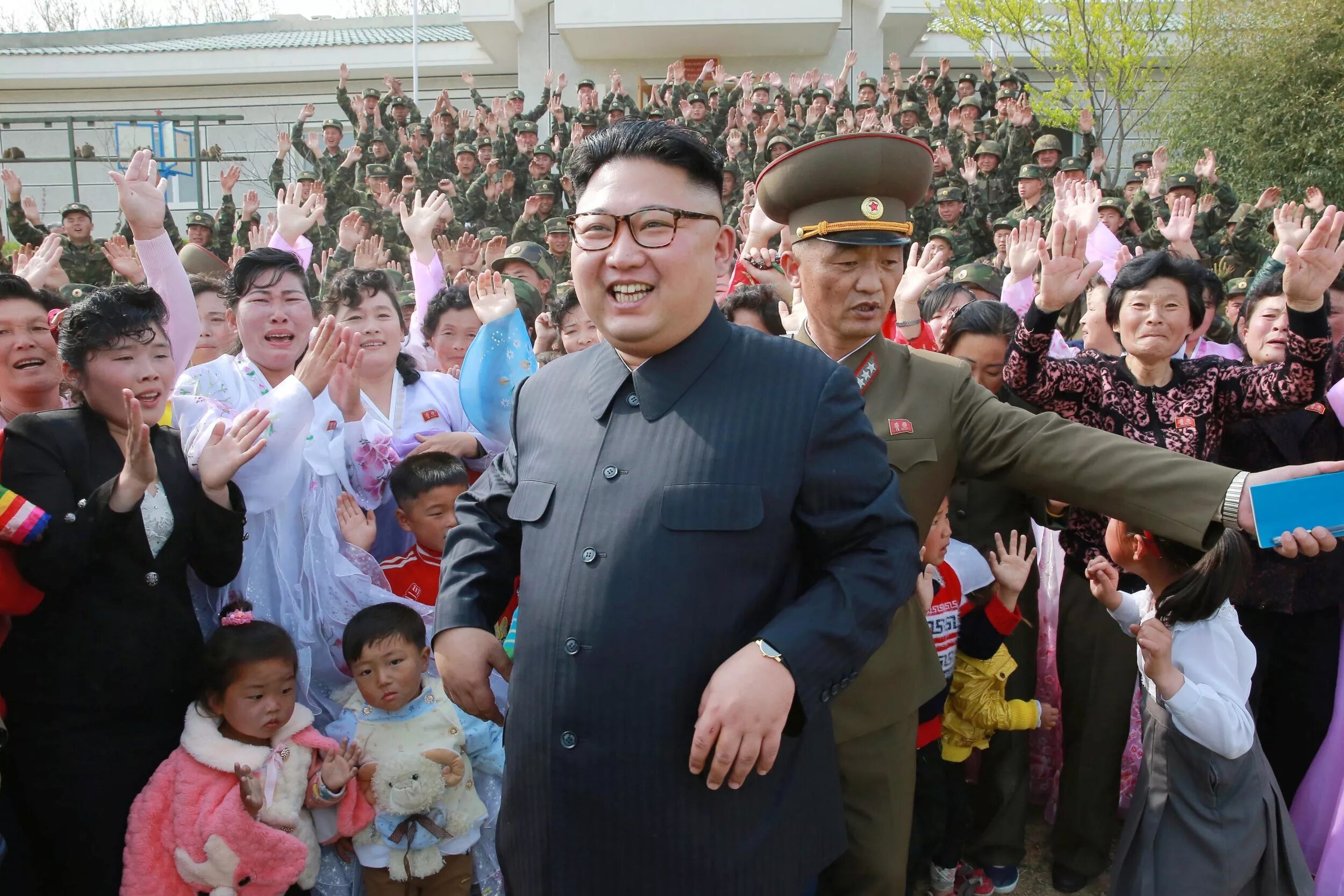 Корея реальная жизнь. Северная Корея Пхеньян люди. Северная Корея 2019 деревня. Реальная жизнь в Северной Корее. Северная Корея 2000.