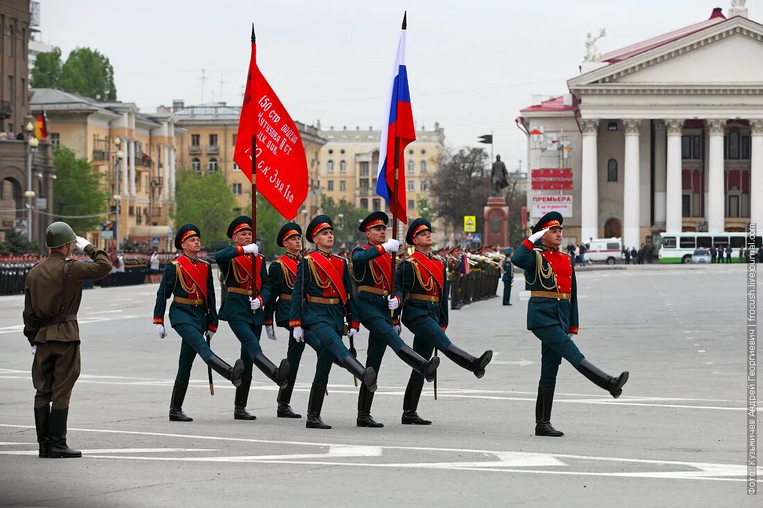 Парад 9 мая волгоград. Парад в Волгограде. Парад победа волгограэ. Парад в Волгограде 9 мая 2022.