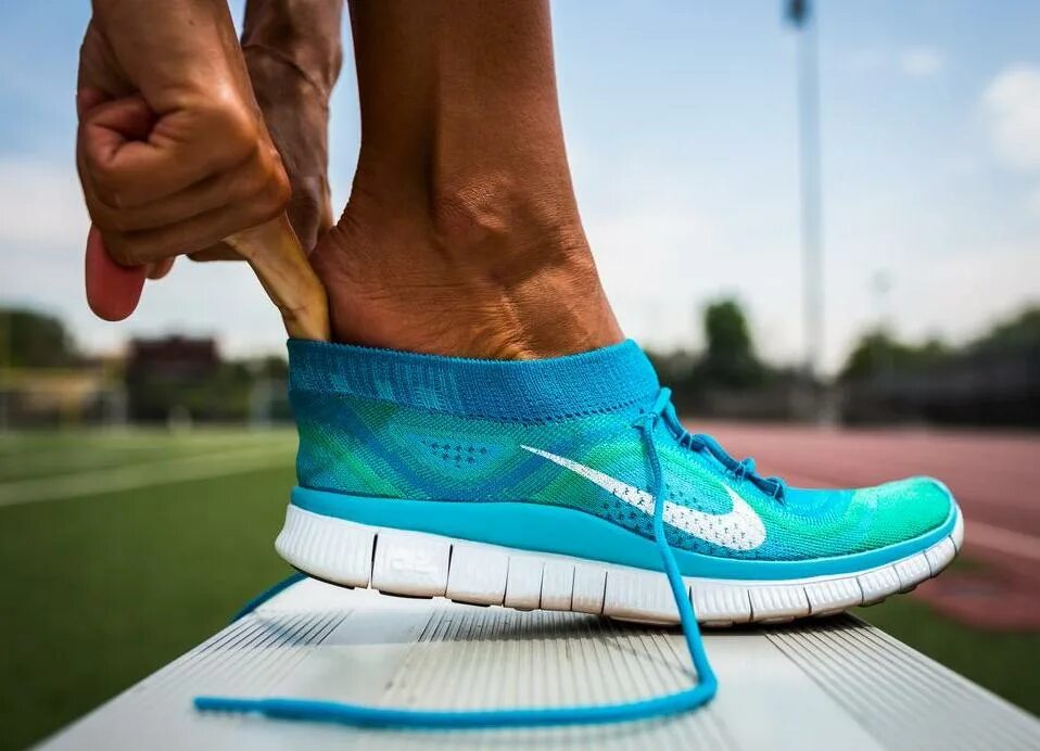 Удобная кроссовка. Nike Shoes. Кроссовки найк для бега. Кроссовки для бега на носочках. Беговые кроссовки с носком.