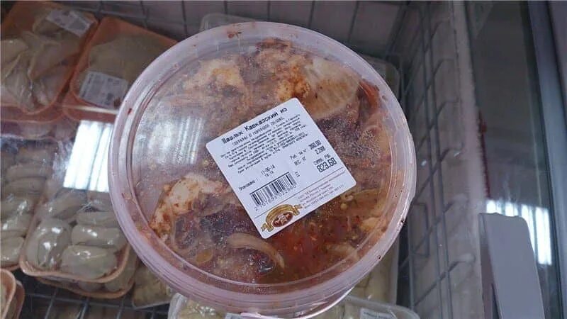 Можно ли шашлык в морозилку. Срок хранения маринованного мяса в холодильнике. срок годности шашлыка в маринаде. срок годности замаринованного мяса. шашлык в холодильнике.