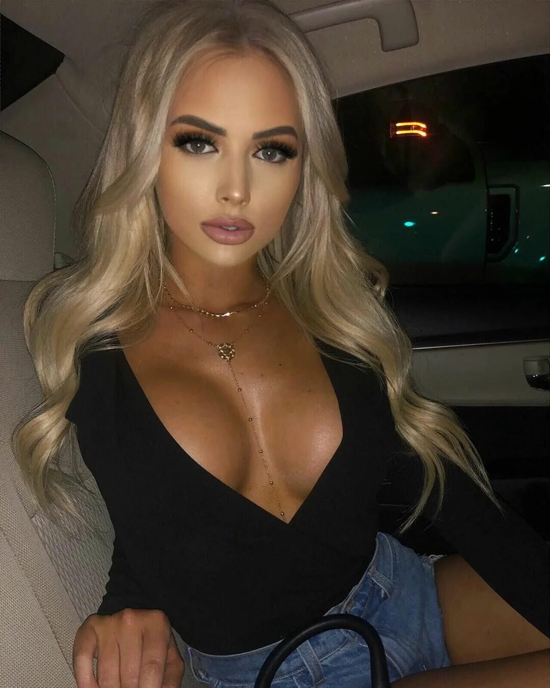 Blonde bimbo. Mackenzie Dipman. Mackenzie Dipman модель. Mackenzie Dipman bimbo. Бимбо блондинка 18.