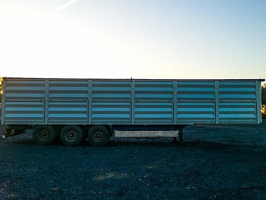 Шторный полуприцеп шварцмюллер. Полуприцеп бортовой ricoe. Шторно-бортовой прицеп 780251. Полуприцеп 2гу05181-1. Б у полуприцепы на авто.