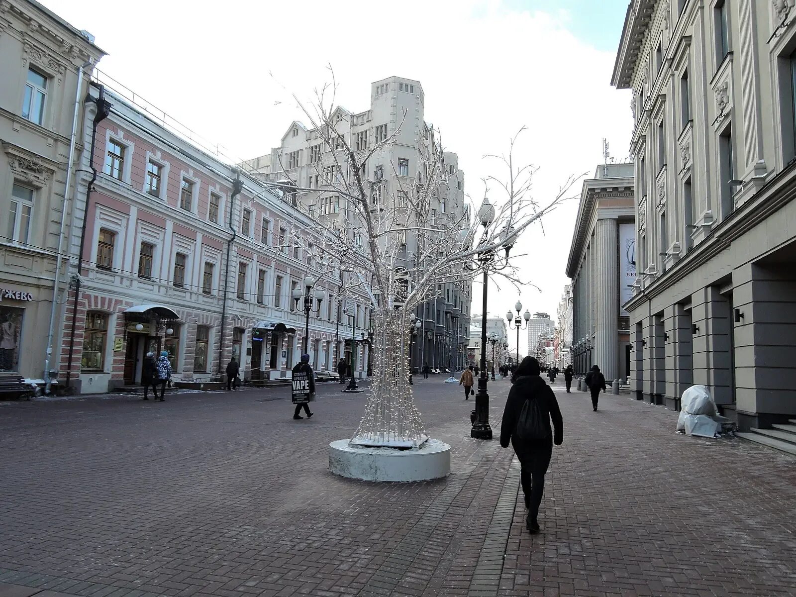 Арбат 14. Могилевский улица арбат. stepn арбат. арбат интересные места. белое здание на арбате.
