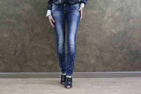 Eyes blue jeans