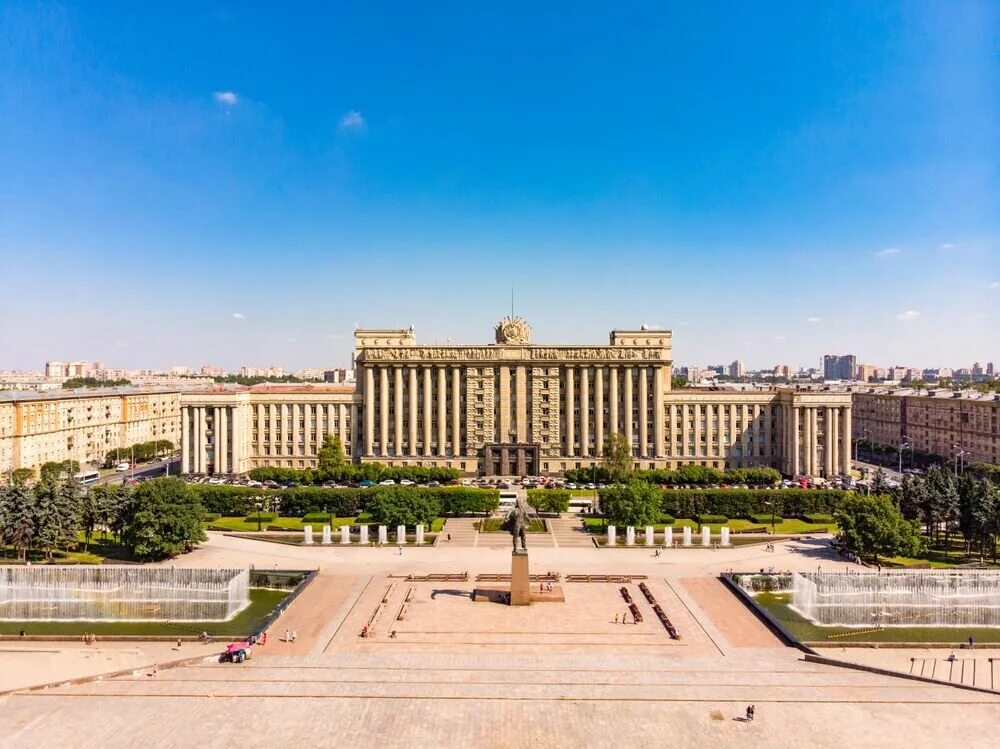 Самая большая площадь в петербурге. Московская площадь санкт-петербург. Эрмитаж дворцовая площадь. Московская площадь санкт-петербург. Дом советов санкт-петербург 1936.