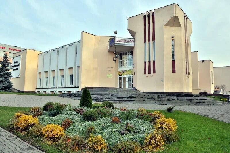 Центр детей и молодежи гродно. Гомель дворец пионеров. гродно дворец пионеров. дворец детей и молодежи минск. дворец искусств минск.