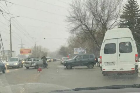 Перегородили дорогу машинами