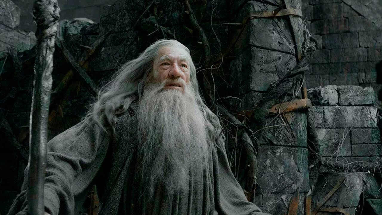 Кольцо всевластия фродо. Любитель поиграть в хоббита 7 букв. Доминик монаган хоббит. Хоббит кадры со съемок смешные. Торин дубощит хоббит улыбка.