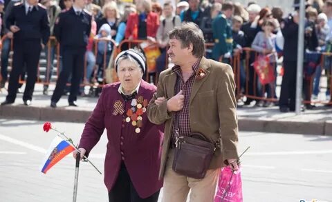 Папа с мамой день победы на парад