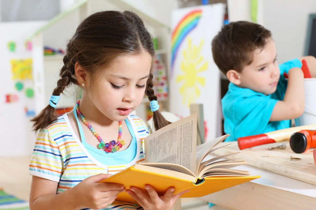 Учимся с самого детства. Чтение в школе. Дети обучаются чтению. Чтение для детей. Дети дошкольники.