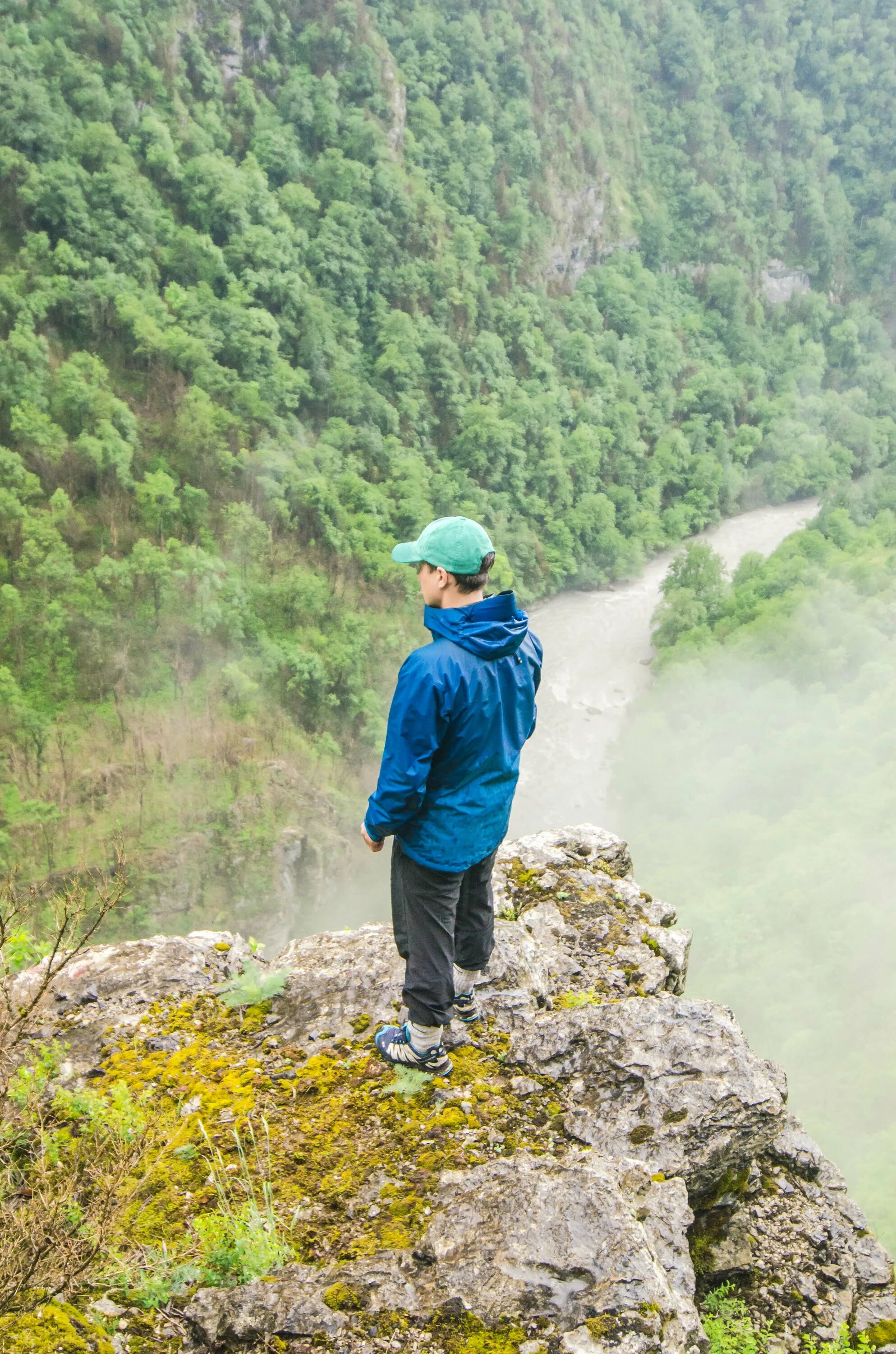 Пласты горных пород. Горное ущелье долина. Базальт в крыму месторождения. Циклопические постройки. Выход горных.