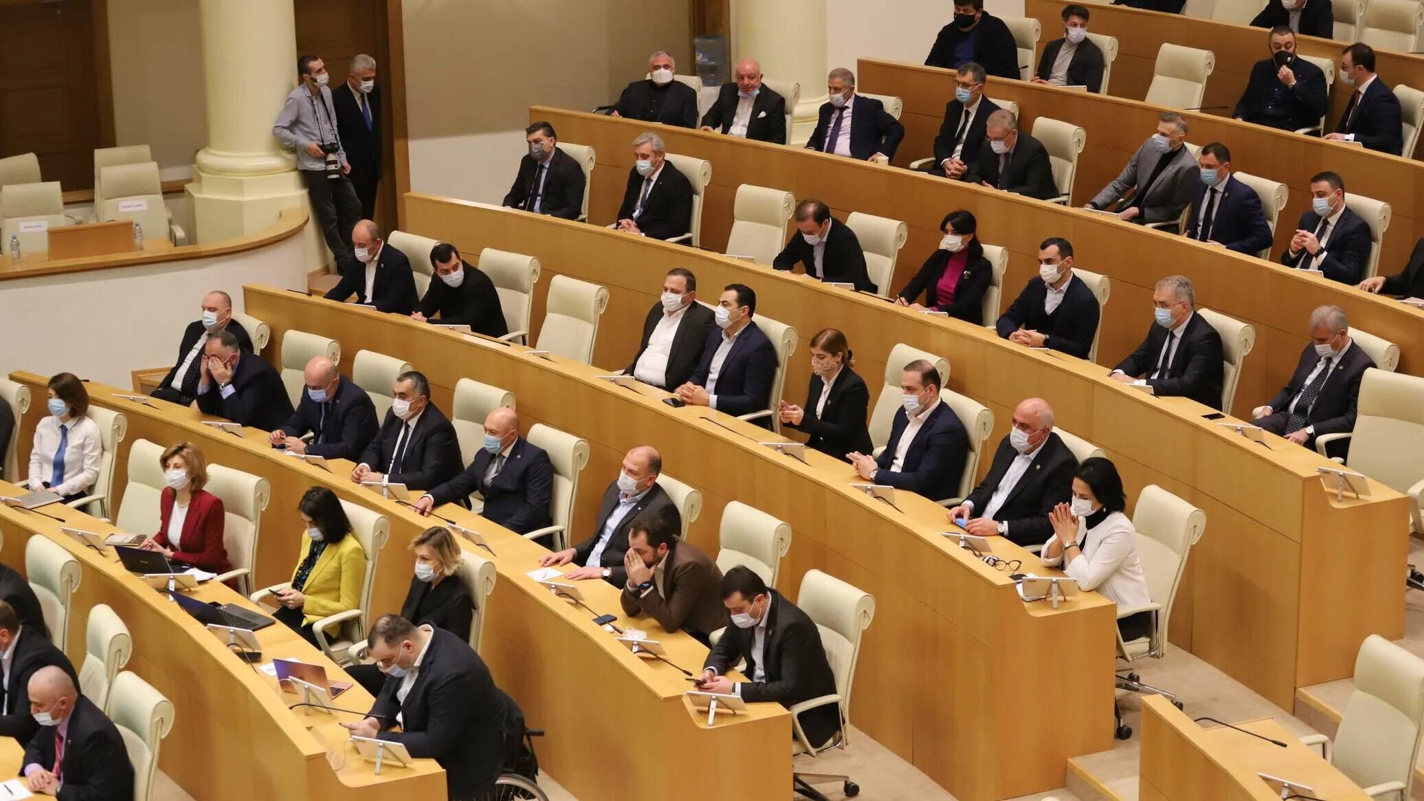 Грузия парламентская. Парламент грузии здание. Грузия парламентская. Парламент грузии здание. Тбилиси парламент.