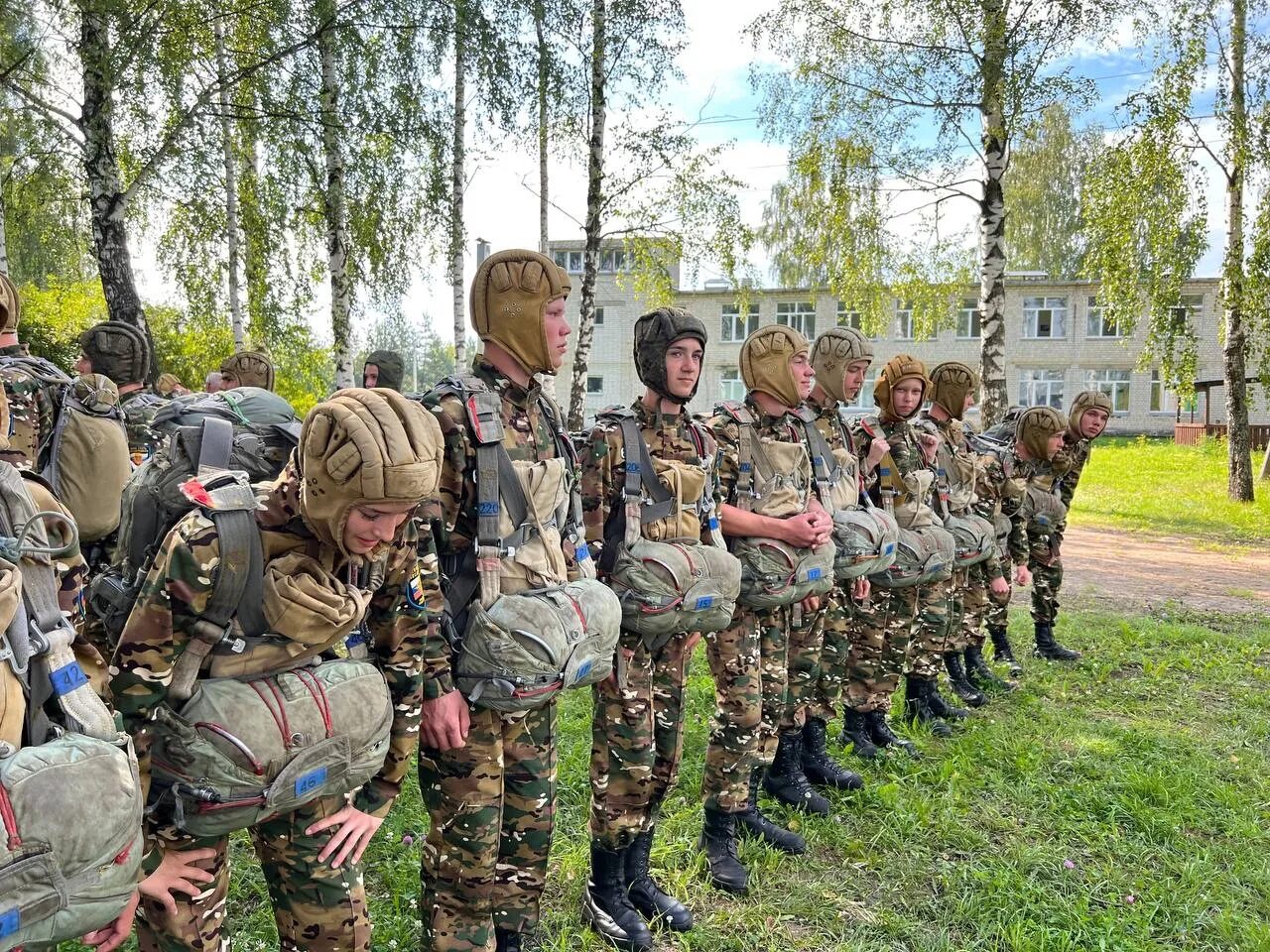 Дол хотел. Военно патриотический лагерь. Военный лагерь. Военный лагерь Патриот. Авангард военно патриотический лагерь Плотниково.