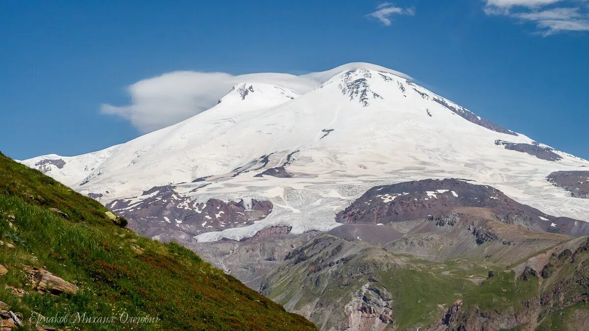 Погода на горе эльбрус на 14. Гора Эльбрус вид с Чегета. Эльбрус вершина. Вид на Эльбрус с Чегета. Кавказ гора Чегет.